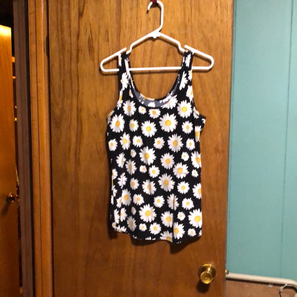 Tank top , black with white daisies